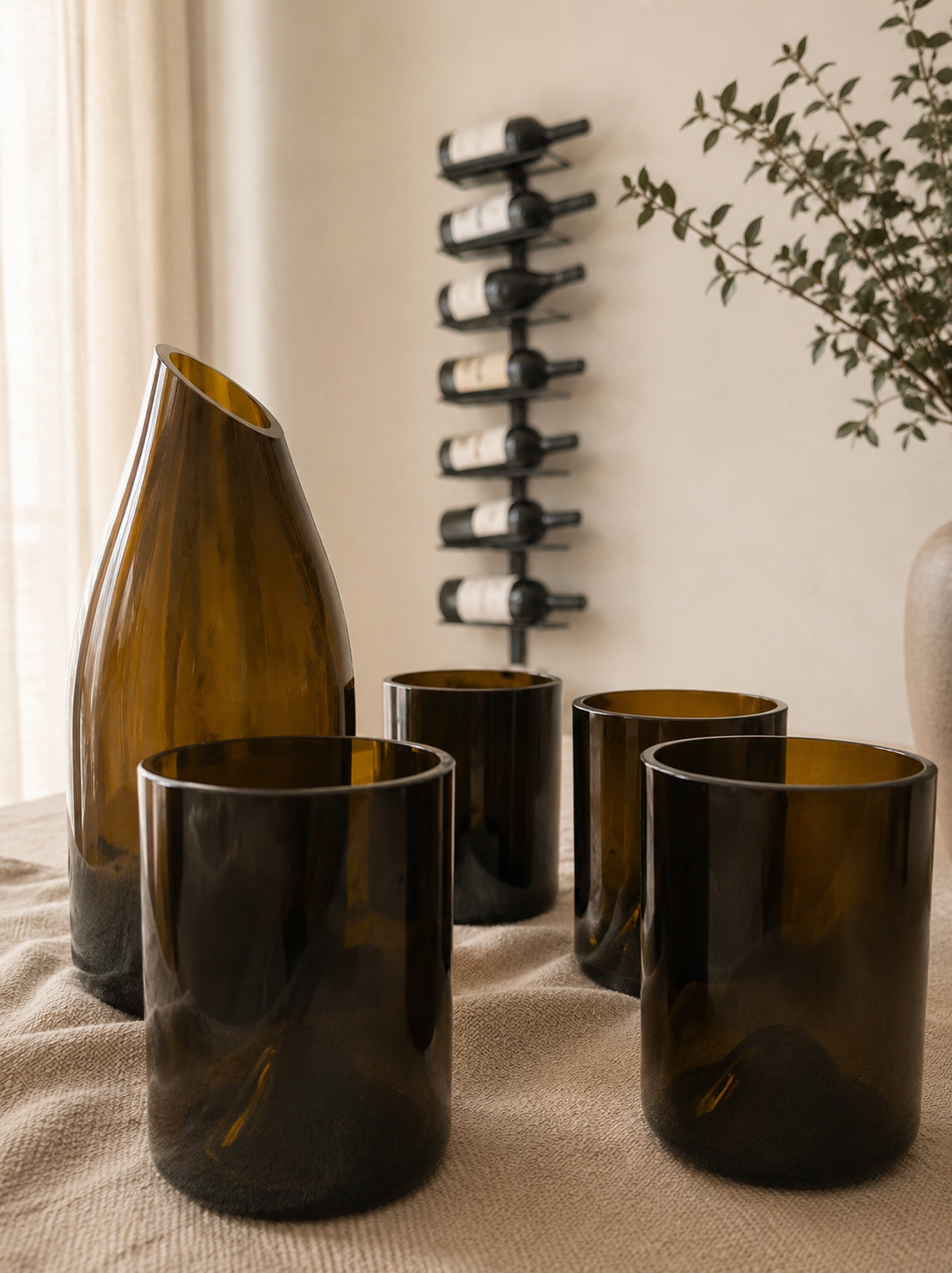 Jarra + 4 vasos reciclados de vino